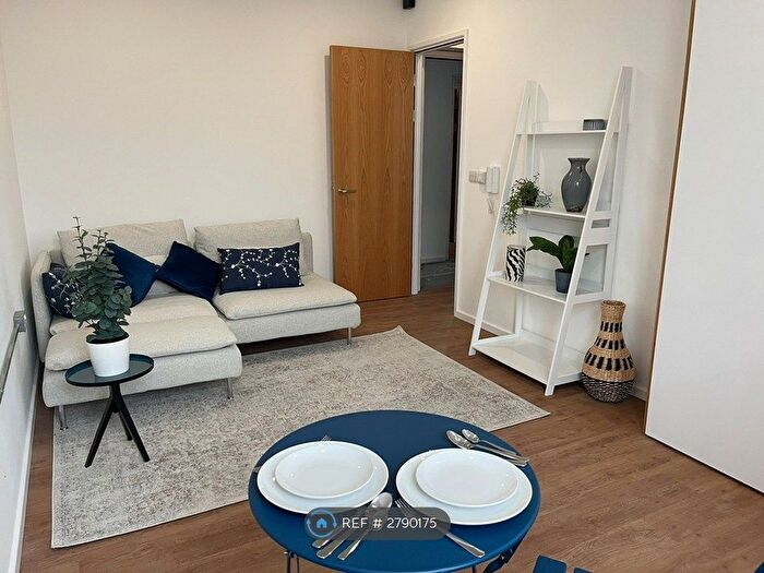 1 Bedroom Flat To Rent In The Grid, Leatherhead, KT22