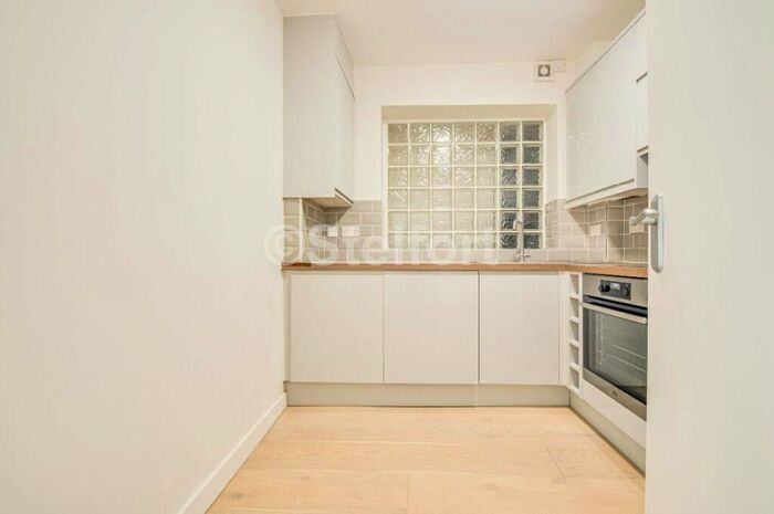 2 Bedroom Apartment To Rent In Eversholt Street, London, NW1