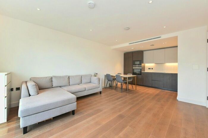 2 Bedroom Flat To Rent In Bishops Gate, Fulham High Street, SW6