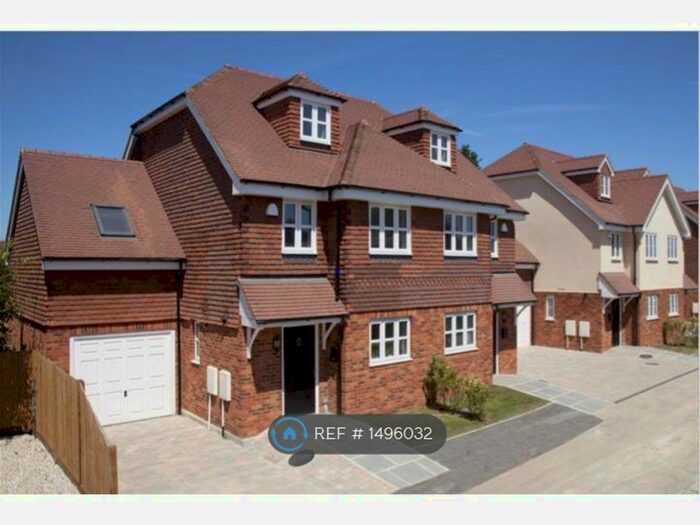 4 Bedroom Semi-Detached House To Rent In Smith Way, Headcorn, Ashford, TN27