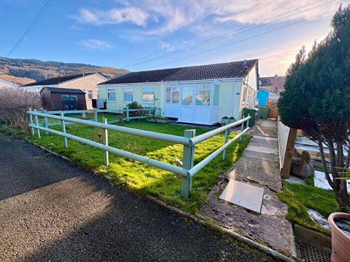 2 Bedroom Bungalow For Sale In Glan Y Mor, Fairbourne, LL38