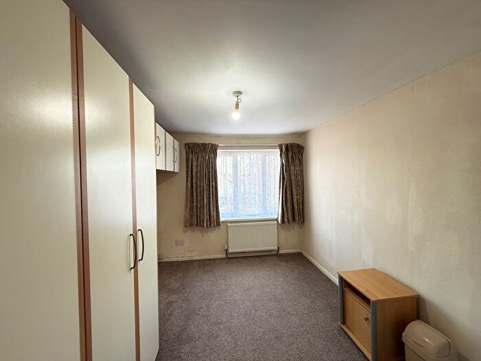 3 Bedroom Flat To Rent In High Street, Abbots Langley, WD5