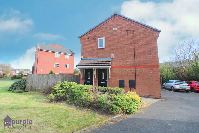 2 Bedroom Flat To Rent In Highcroft, Bolton, BL1