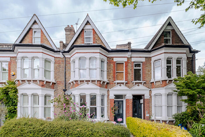 2 Bedroom Flat For Sale In Elmwood Road, London, SE24
