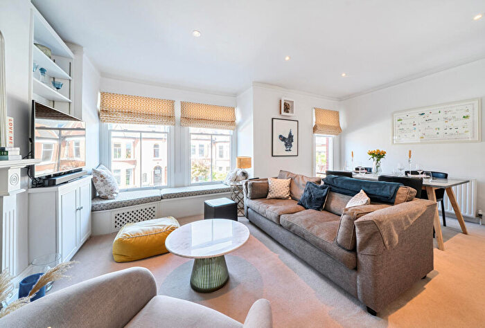 3 Bedroom Terraced House For Sale In Haverhill Road, London, SW12