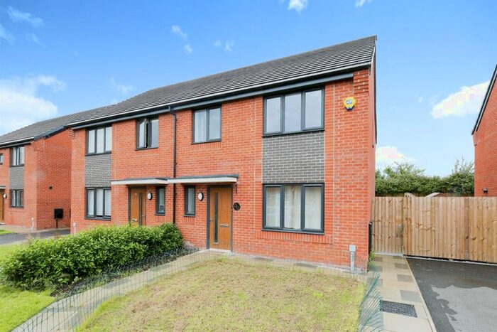 4 Bedroom Semi-Detached House For Sale In Dartmoor Close, Winsford, CW7