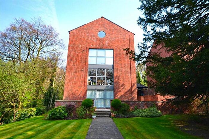 2 Bedroom Apartment To Rent In Wilmslow Road, Manchester, M20