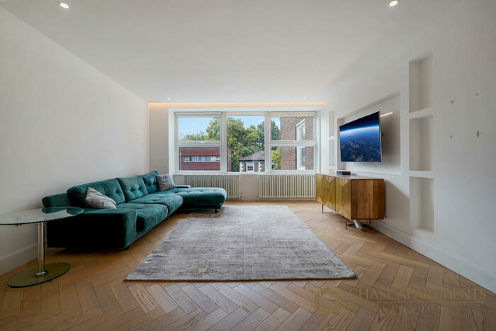 3 Bedroom Apartment To Rent In Gloucester Avenue, London, NW1