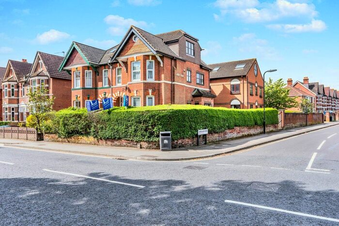 1 Bedroom Flat To Rent In Ayes Court, Hill Lane, Southampton, SO15