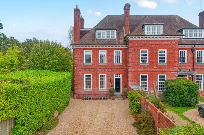 5 Bedroom Semi Detached House For Sale In Sandford Lane, Woodley, Reading, RG5