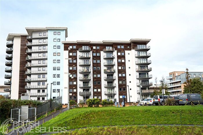 3 Bedroom Flat For Sale In Victoria Wharf, Watkiss Way, Cardiff, CF11