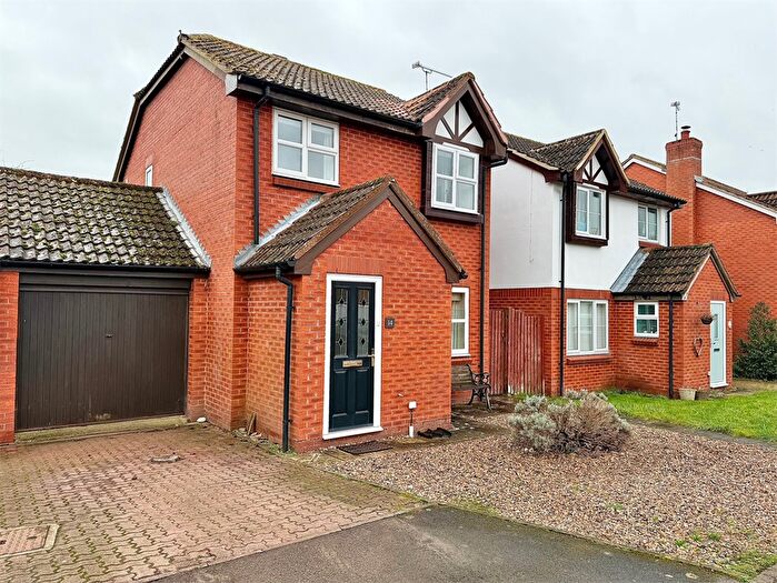 3 Bedroom Property For Sale In Meadow Close, Compton, RG20