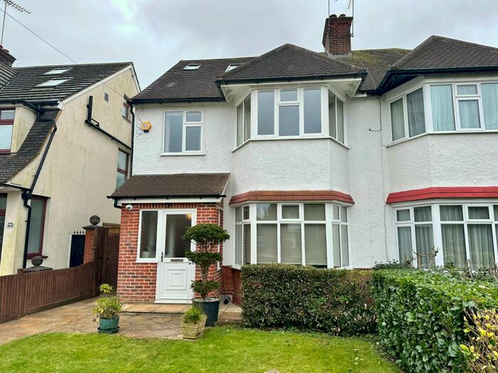4 Bedroom Semi-Detached House To Rent In Oakfield Road, London, N3