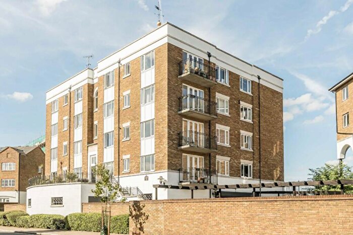 2 Bedroom Flat To Rent In Abbotshade Road, Rotherhithe, SE16