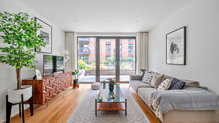 2 Bedroom Flat For Sale In Navigators Walk, London, E3