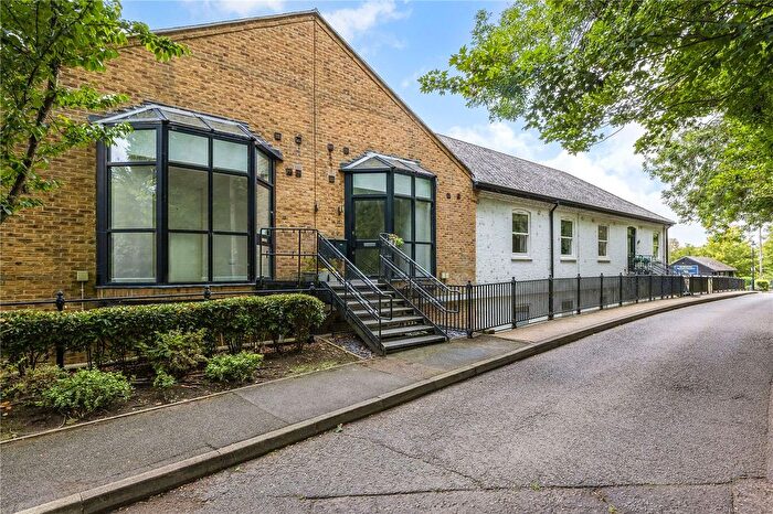 3 Bedroom Flat For Sale In Summerhouse Lane, Harefield, Uxbridge, Middlesex, UB9