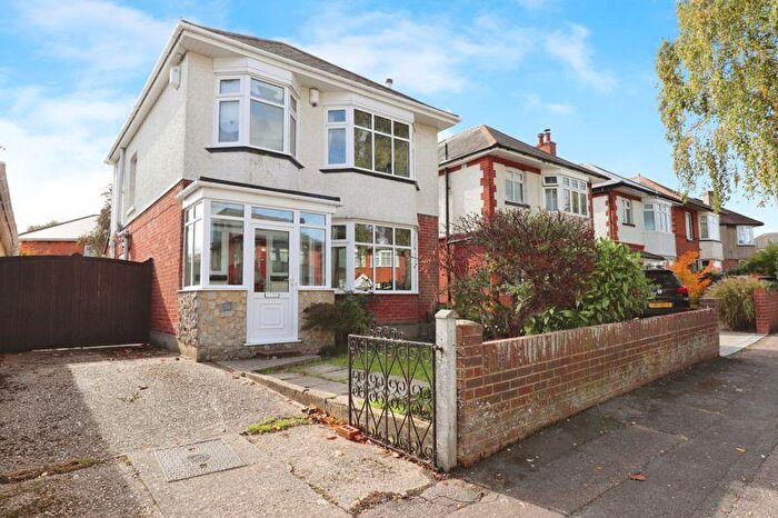 3 Bedroom Detached House For Sale In Priory View Road, Moordown, BH9