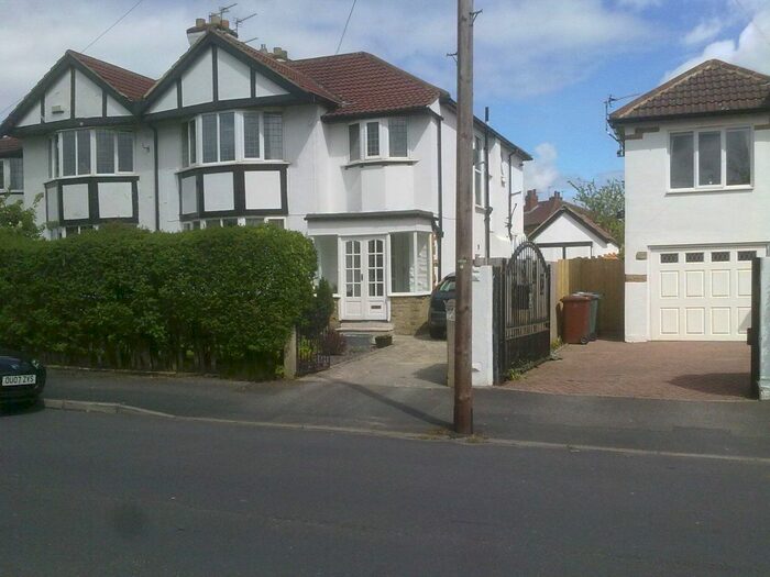 2 Bedroom Flat To Rent In Moor Allerton Avenue, Moortown, Leeds, LS17