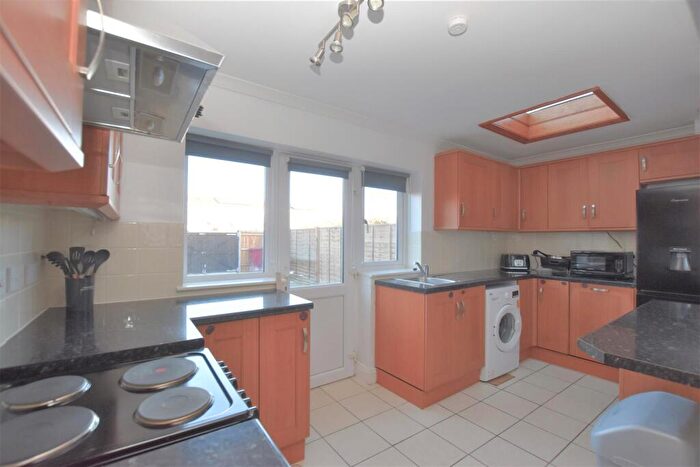 3 Bedroom Terraced House To Rent In Amersham Road, Reading, RG4