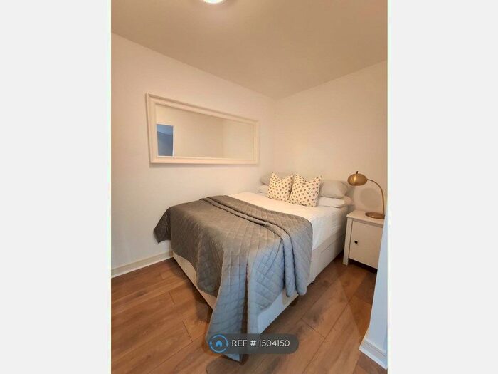 1 Bedroom Flat To Rent In Blondin Way, London, SE16