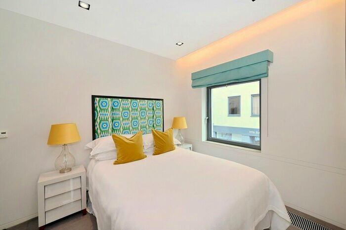 2 Bedroom Flat To Rent In Babmaes Street, St James, SW1Y