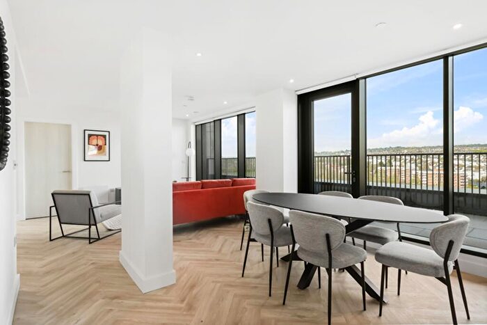 3 Bedroom Penthouse To Rent In Wellesbourne, Preston Park Brighton, BN1