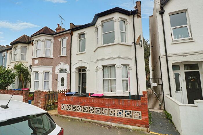 3 Bedroom End Terrace House To Rent In Southview Drive, Westcliff-On-Sea, SS0