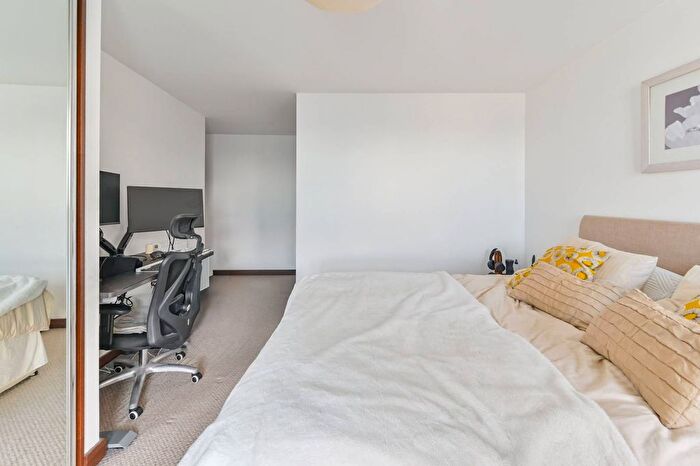 2 Bedroom Flat For Sale In Altura Tower, Battersea, London, SW11