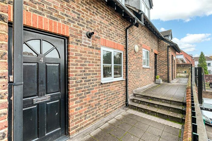 1 Bedroom Apartment For Sale In High Street, Sunninghill, Ascot, Berkshire, SL5