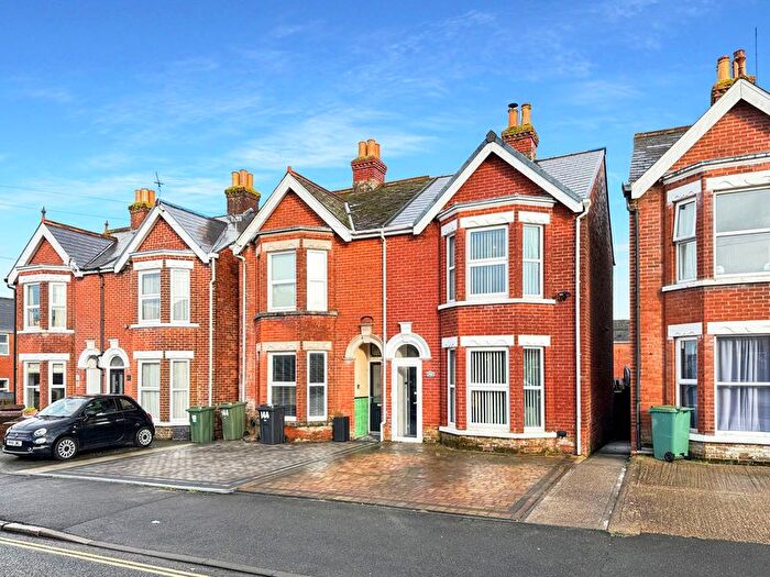 3 Bedroom Semi-Detached House For Sale In Mill Hill Road, Cowes, PO31