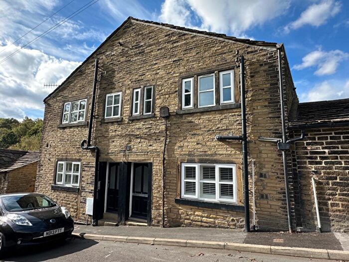 2 Bedroom Apartment To Rent In Apt, Stocks Lane, Halifax, HX2