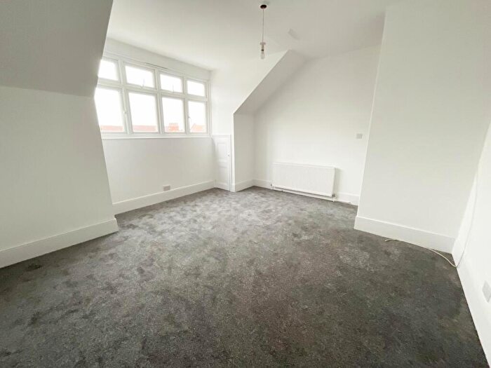 2 Bedroom Apartment To Rent In Cobham Road, Westcliff-on-Sea, SS0