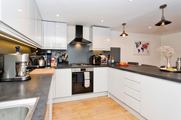 4 Bedroom Semi-detached House For Sale In Newmarket Road, Cambridge, Cambridgeshire, CB5