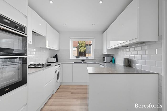 4 Bedroom Detached House For Sale In Brocksparkwood, Brentwood, CM13