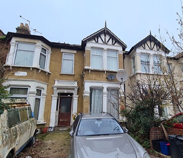 1 Bedroom Flat For Sale In B Endsleigh Gardens, Ilford, Essex, IG1