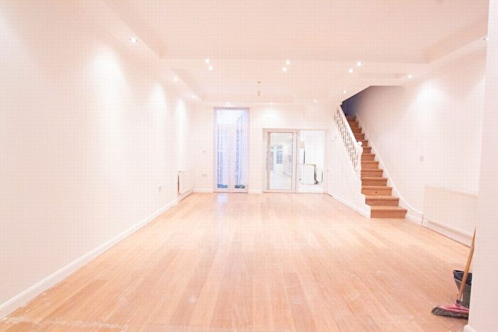 4 Bedroom Terraced House To Rent In Moffat Road, Palmers Green, N13