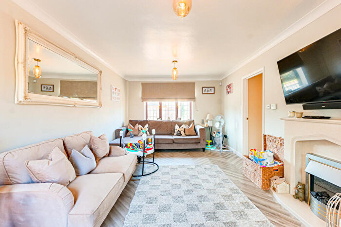 4 Bedroom Detached House For Sale In Green Lane, Leigh-on-sea, SS9