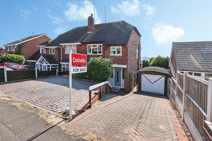 3 Bedroom Semi-Detached House For Sale In Oakfield Avenue, Kingswinford, DY6