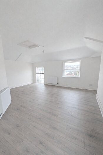 2 Bedroom Flat To Rent In Cavendish Place, BN1