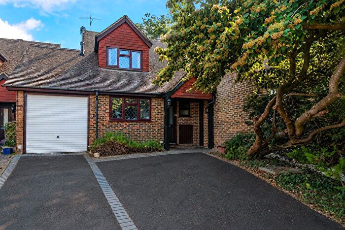3 Bedroom Link Detached House For Sale In Guildford, Surrey, GU4