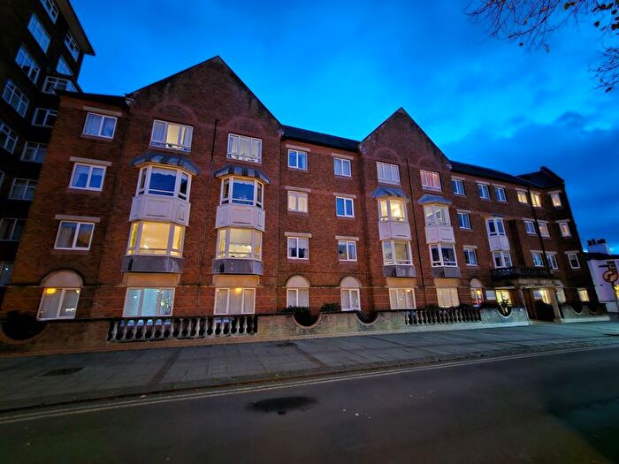 1 Bedroom Flat For Sale In Percival Court, Lord Street, Southport, Merseyside, PR8