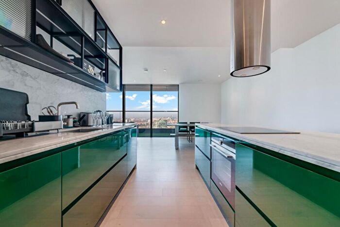 2 Bedroom Flat To Rent In Bagshaw Building, Wardian, Canary Wharf, London, E14