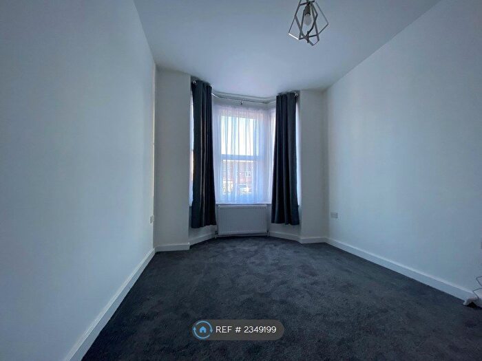 1 Bedroom Flat To Rent In Pangbourne Street, Reading, RG30