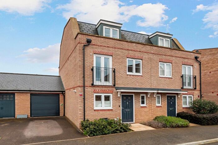 3 Bedroom Semi Detached House For Sale In Keywood Drive, Hersham, Walton-on-Thames, KT12