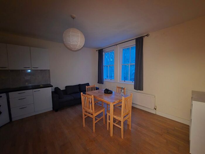 2 Bedroom Flat To Rent In Bow Road, London, E3