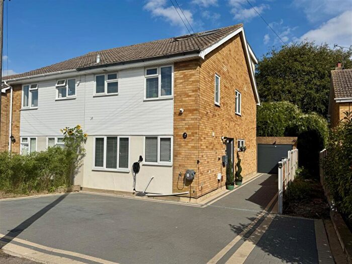 4 Bedroom Semi-Detached House For Sale In Dukes Avenue, Southminster, CM0