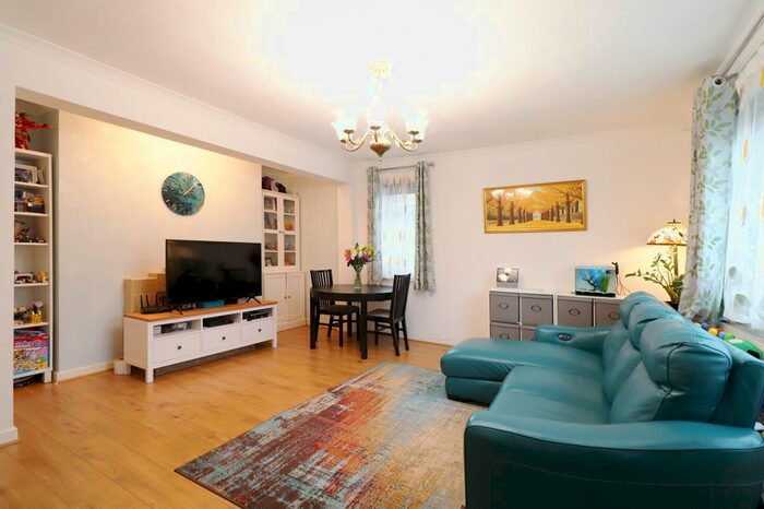 2 Bedroom Flat To Rent In Southend Road, Beckenham, Kent, BR3