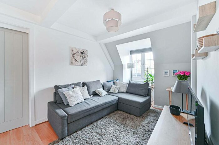 1 Bedroom Flat For Sale In Dog Kennel Hill Estate, East Dulwich, London, SE22