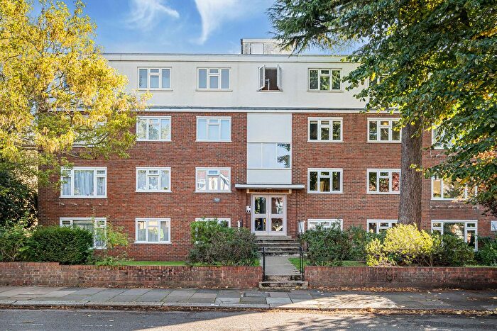 2 Bedroom Flat For Sale In Culmington Road, Northfields, W13