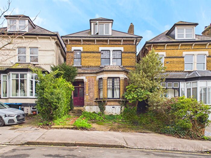 6 Bedroom Detached House For Sale In Birdhurst Rise, South Croydon, CR2